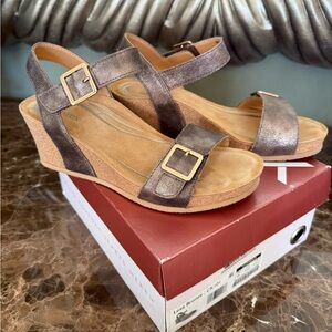 Aetrex Lexa Wedge Shoe in size 38 EU